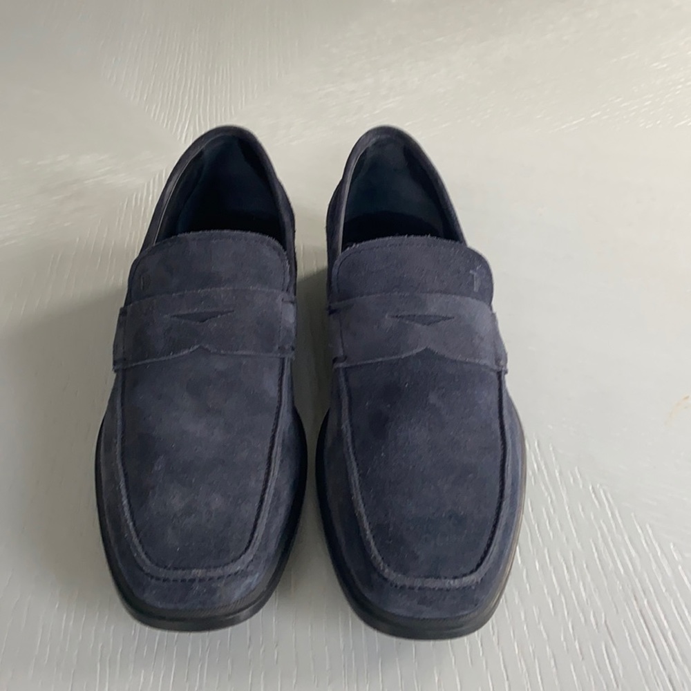 Barely worn beautiful men’s navy suede slip on loafers